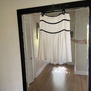 Theory white and black skirt size 6